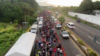 New migrant caravan rushes to US  | VOA News