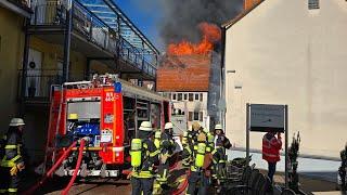 Großbrand in Walldorf - Vollbrand eines Wohnhauses im Stadtkern - Mehrere Feuerwehren aus dem Umland