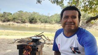 Pescaria no rio arraias peixe frito almoco na beira do no fogao nao chao