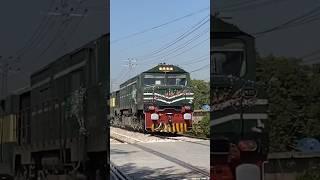 Jumping Entry of Decorated ZCU-20 With Jaffar Express at Rawalpindi