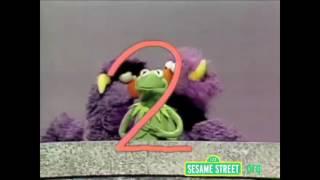Classic Sesame Street - Kermit Draws a 2 (with Two Headed Monster)