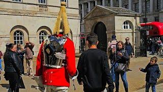 RUDE IDIOT FRENCHIE FAMILY MOCK THE GUARD - THEN HAVE A GO AT ME! Zero respect at Horse Guards!
