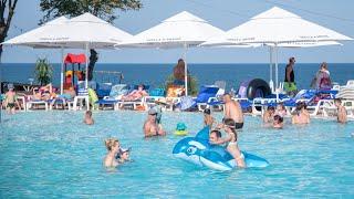 Piscina Safir Blue Resort - soluția perfectă pentru zilele toride