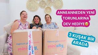 ANNEANNEDEN YENİ TORUNLARINA HEDİYELER3 KUŞAK BİR ARADAMİNİCİTY BAYRAM ALIŞVERİŞİ