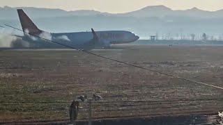 COREA DEL SUD, aereo esce di pista ed esplode: le immagini dello schianto