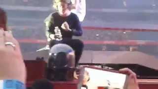One Direction - Manchester Etihad Stadium - 30.5.2014 - Don't Forget Where You Belong - screaming