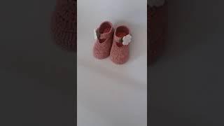 sapatinho de boneca em crochê puro Charme