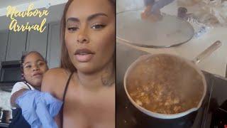 "I Got Money" Alexis Skyy's Daughter Alaiya Insist On Helping Mommy Clean The Chicken! 