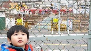 長い踏切のある花月園前踏切に行ってきたよ Long Train Crossing