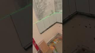 Как правильно выложить первый ряд плитки НАД ВАННОЙ
