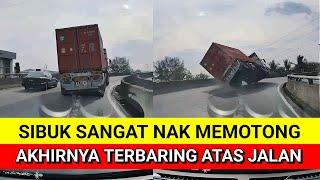 SIBUK MEMOTONG AKHIRNYA TERBARING ATAS JALAN