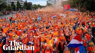 هواداران هلند قبل از اولین بازی یورو 2024 در خیابان های هامبورگ می رقصند