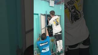 Установка двухстворчатого люка-невидимки под плитку. #плиточникмосква #плитка
