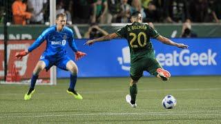 GOAL | David Guzmán alertly steals the ball and scores for Portland