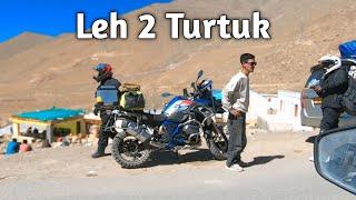 पहली बार सामने से देखी BMW R1200 GS | Leh to Turtuk on fully loaded Xpulse