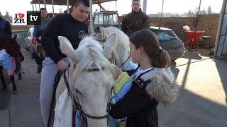 Meštani Banatskog Karađorđeva čuvaju staru tradiciju - čestitanje Božića na konjima