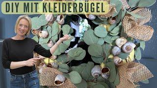 Kreative Sommer Deko 2024 Idee mit Kleiderbügel  DIY Türkranz mit Eukalyptus für drinnen & draußen