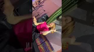 ХОРОШО БЫТЬ МОЛОДОЙ И СТРОЙНОЙ