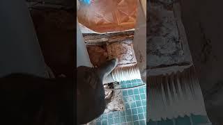Демонтаж стен в санузле | Штукатурка стен гипсовой штукатуркой