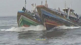 KAPAL BOAT MENGEVAKUASI MELAWAN OMBAK BESAR-BESAR 4 JUNI 2024 SELASA PAGI DI LAUT #plawanganpuger