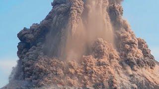 Hell on the Earth! A powerful eruption of Lewotobi volcano covered the city in Indonesia