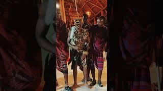 Massai meets tiger in city #africa #monkey #primitive #cooking #primitivesurvival