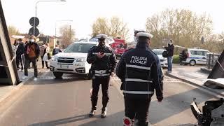 Spaventoso incidente sul ponte di Occhiobello, anziani intrappolati in auto, traffico paralizzato