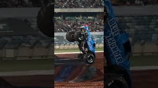 #monstertruck two wheels skills show #shorts #eterno #monsterjam #stunt #skills #motorsport