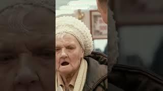 Оплатил покупки бабушке