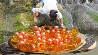 Treasures of the Kingdom of the River: A Girl Opens a Giant Clam to Reveal Hidden Treasures