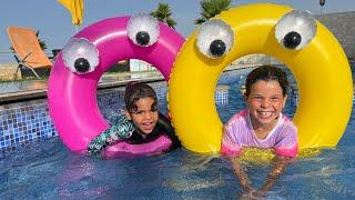 Amira play in the pool with new inflatables with her cousins ​​