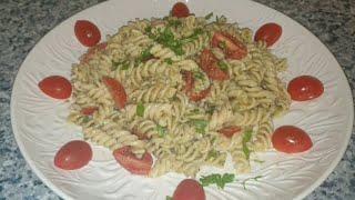 سلطة المعكرونة بالحبق و المكسرات  Ensalada de espirales al pesto