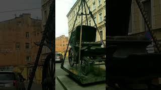 На бывшей Каретной, ныне 1-й Советской ул., знаменитая Карета Времени. Санкт-Петербург.