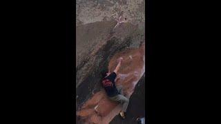 Would you try this finger jam?| 8B boulder in Albarracín