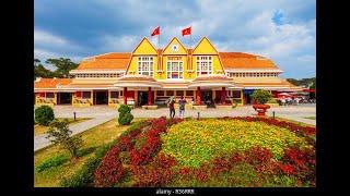 Dalat railway station - Finn with English