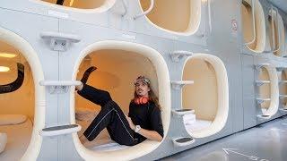 Dans un capsule hotel