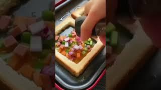 Горячий сэндвич на сковороде с яйцом на завтрак за 7 минут.