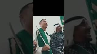 نجم النصر السعودي العالمي #كرستيانو_رونالدو يؤدي العرضه مرتديا الزي السعودي بذكرى تأسيس المملكه 