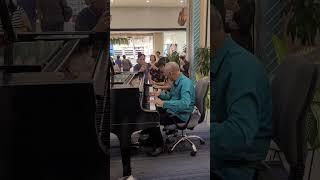 76 years old Bong Infante duets with 7-year-old Hiromi Zelda. Piano impromptu Quando Quando Quando.