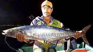 Catching King Fish, Squid Fish & Barracuda Fish in the Sea