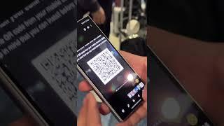 El iPhone no puede escanear por sí solo QR en imagen pero Android si puede.