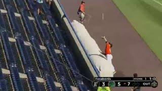 Tides' Dosch navigates tarp for great catch