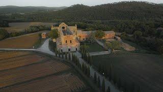 Tuscany Italy Romantic Villa Intimate Elopement | Couple Session Val d'Orcia & San Galgano