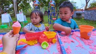 Vlog Riska Rafisqy Seharian Jagain Bayi Lucu Main Pasir Ajaib Pasir Warna warni buat Es Krim Balonku