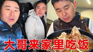 【超小厨】大哥今天来家里做客，超小厨却不让他进家门？究竟是怎么回事