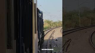 Acceleration Sounds of 40505 Tughlakabad WDP4D  #wdp4d #accelaration #diesellocomotive #irfca