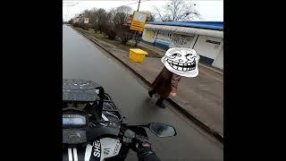 Бесстрашная бабушка! Оживленное движение! Квадроцикл в городе! Все как полагается! ))