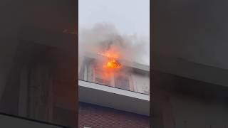 Début D’incendie Au dernier étage d’un immeuble ! 