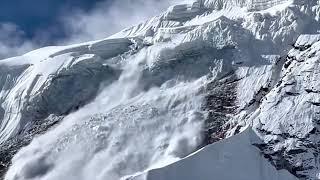 The downfall of a serac, just above Manaslu Base Camp. Captured by Tendi Sherpa.