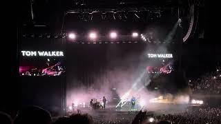 Leave A Light On - Tom Walker (Live from the O2 Arena, London - November 23, 2024)